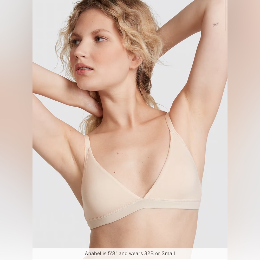PINK BRALETTES & BRA TOPS
BASE STRETCH TRIANGLE BRALETTE Size Small LoT Of 4